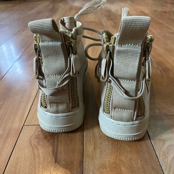 Nike Youth Kids Size 4Y SF Air Force 1 Mid Mushroom Sneakers AJ0424-200 - Picture 4 of 8